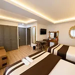 Hotel The Peraport 3*