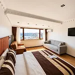 Szálloda The Peraport 3*