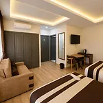 Szálloda The Peraport 3*